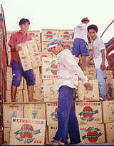 Apples from China, photo 2  (7.9 K)