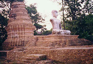 Wat Roi Kho, Chiang Saen, Chiang Rai, North Thailand  (14.6 K)